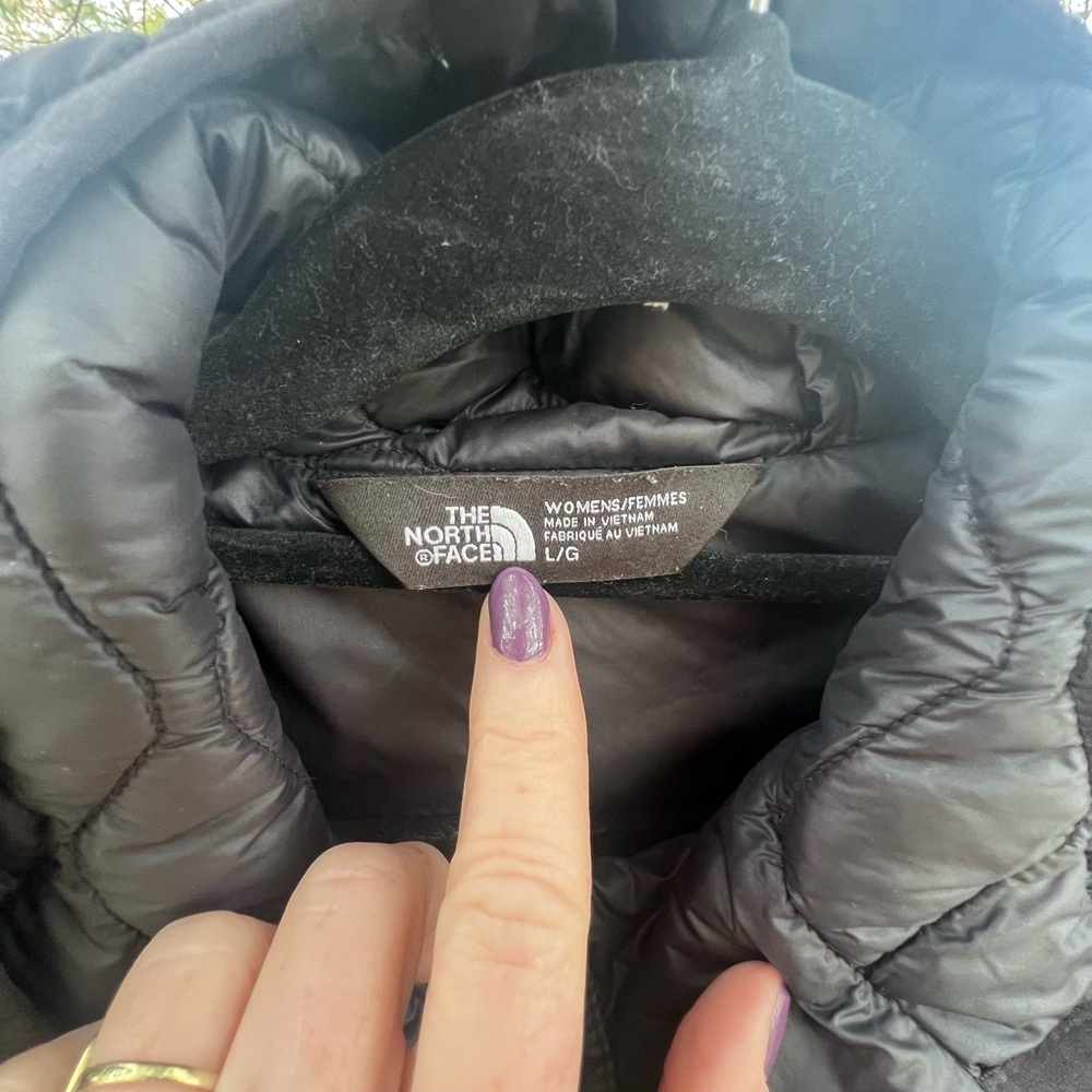 The North Face Thermoball Women's Black Puffer Jacket LG - Picture 3 of 9